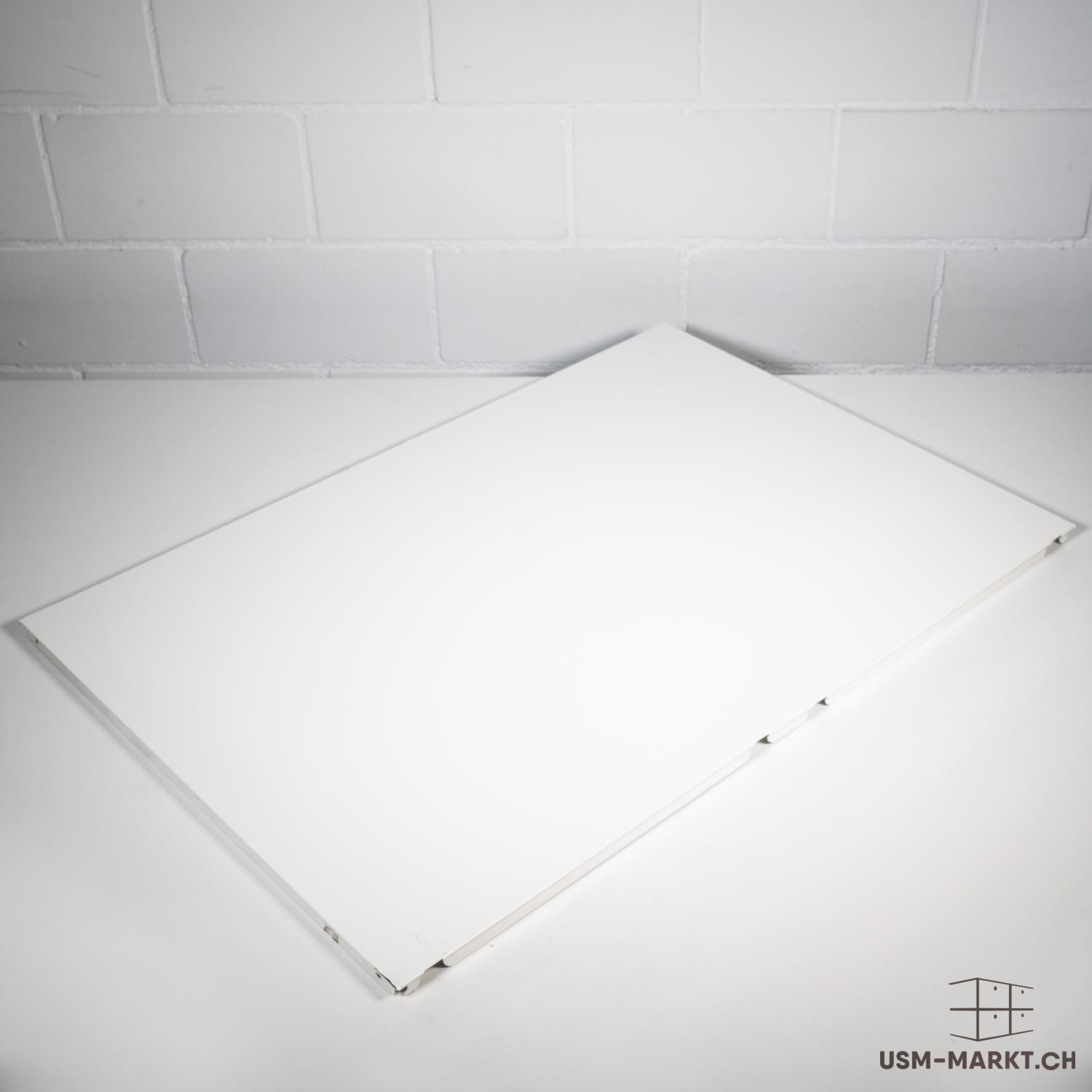 USM Haller Metallelement gekürzt 750x500 Weiss